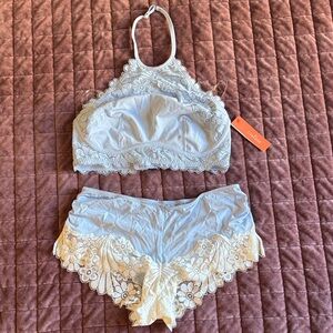 Colsie Lace Halter Bralette and Panty Set - Cream and White